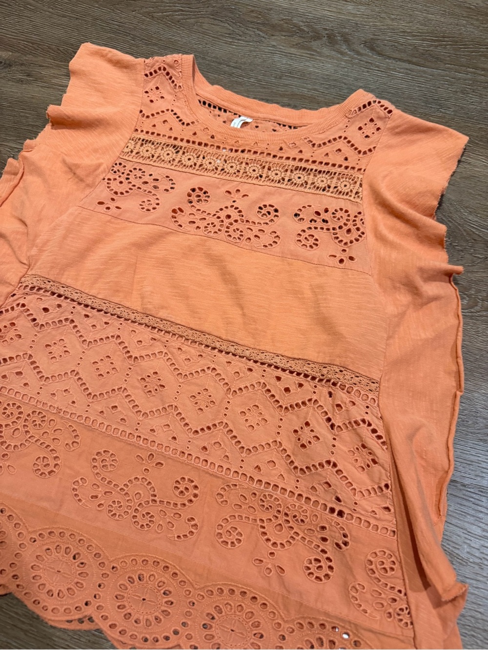 Anthropologie Coral Eyelet Flutter Sleeve Top Size Large - Picture 4 of 9
